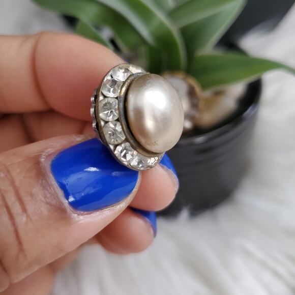 Vintage Pearl Rhinestone Round Clip On Earrings - Picture 3 of 4